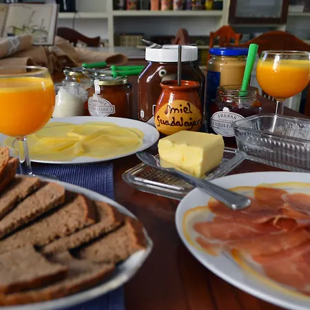 בית הארחה Ratones De Biblioteca 2*